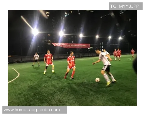 足球磕球技巧解析与实战应用提升你的球技与比赛表现 足球磕球技巧解析与实战应用提升你的球技与比赛表现